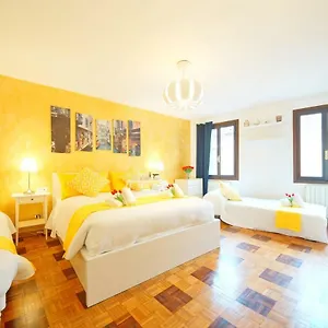 Apartment Calle Dei Fabbri, Venice
